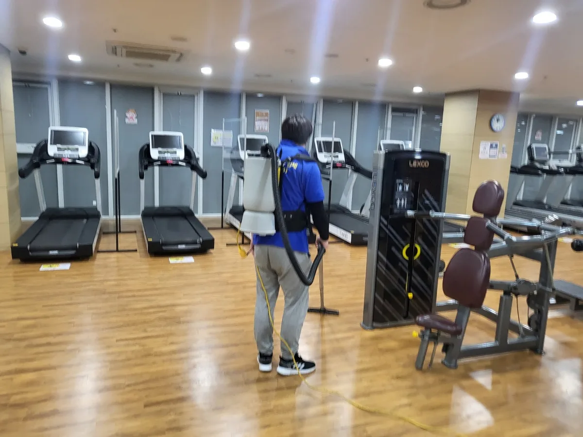 안동시 명륜동 헬스장 샤워실 장비 주변 정밀 위생청소 사례 - 행진크린