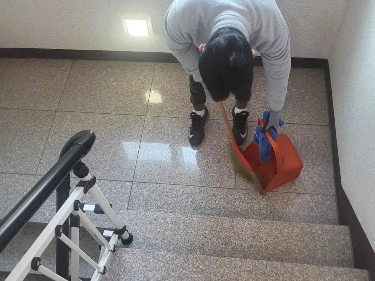 예천군 예천읍 빌라 공동현관 장비 주변 정밀 위생청소 사례 - 행진크린
